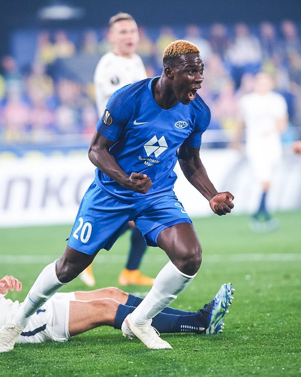 LOL英雄联盟下注平台_那不勒斯意甲击败博洛尼亚奥斯梅恩头球破门的简单介绍