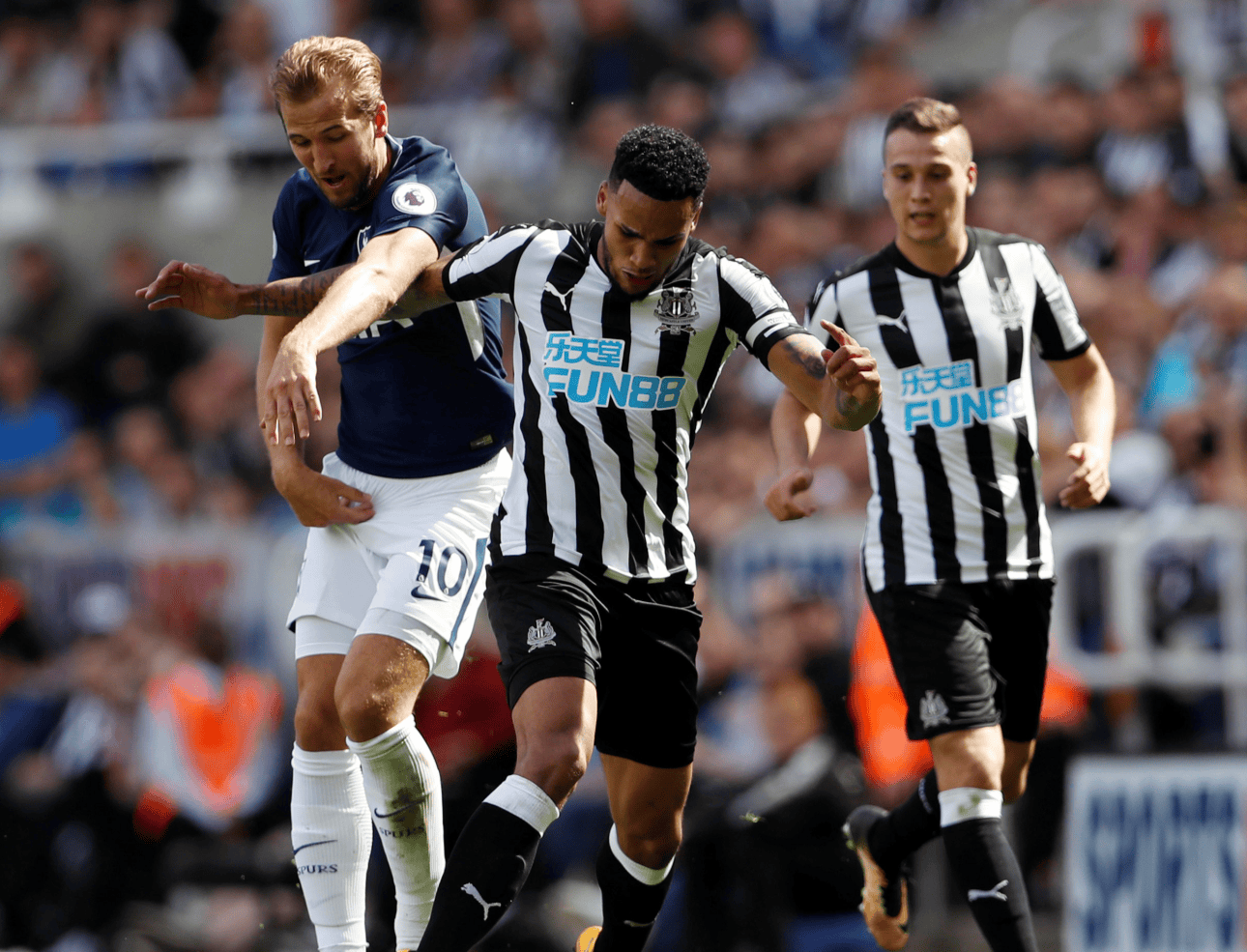纽卡斯尔联战胜阿斯顿维拉，英超欧战资格竞争升级(纽卡斯尔vs阿斯顿维拉聚胜顽球汇)